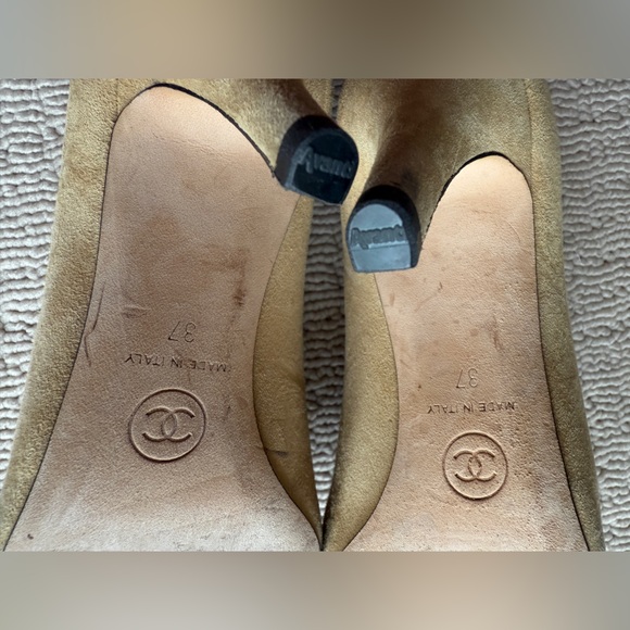 CHANEL Women Suede Pumps, Bow, CC Logo. 3" Heels, Size 37, Beige. Authentic - Picture 13 of 16